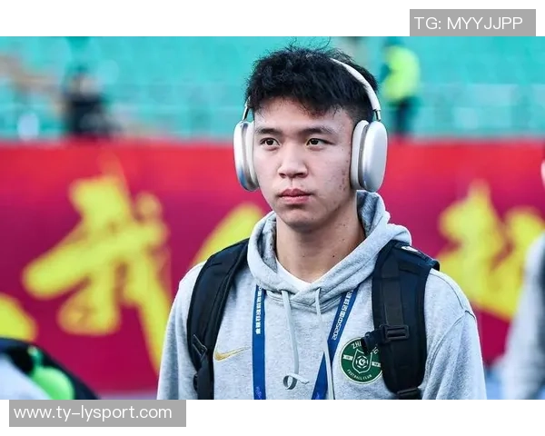 董方卓建议王钰栋尽早留洋发展国内待久虽赚多但前途受限