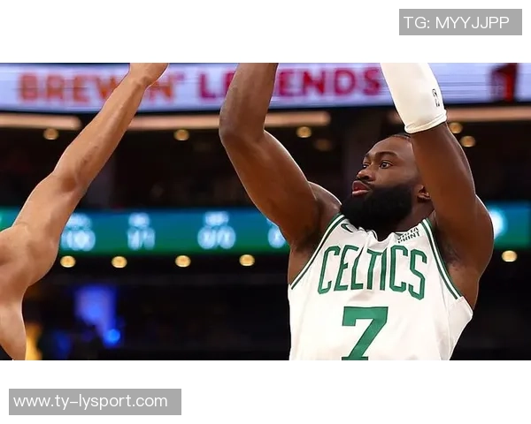 杰伦布朗首节狂砍19分3板2助2断三分火力全开助力球队领先 杰伦布朗首节狂砍19分3板2助2断三分火力全开助力球队领先